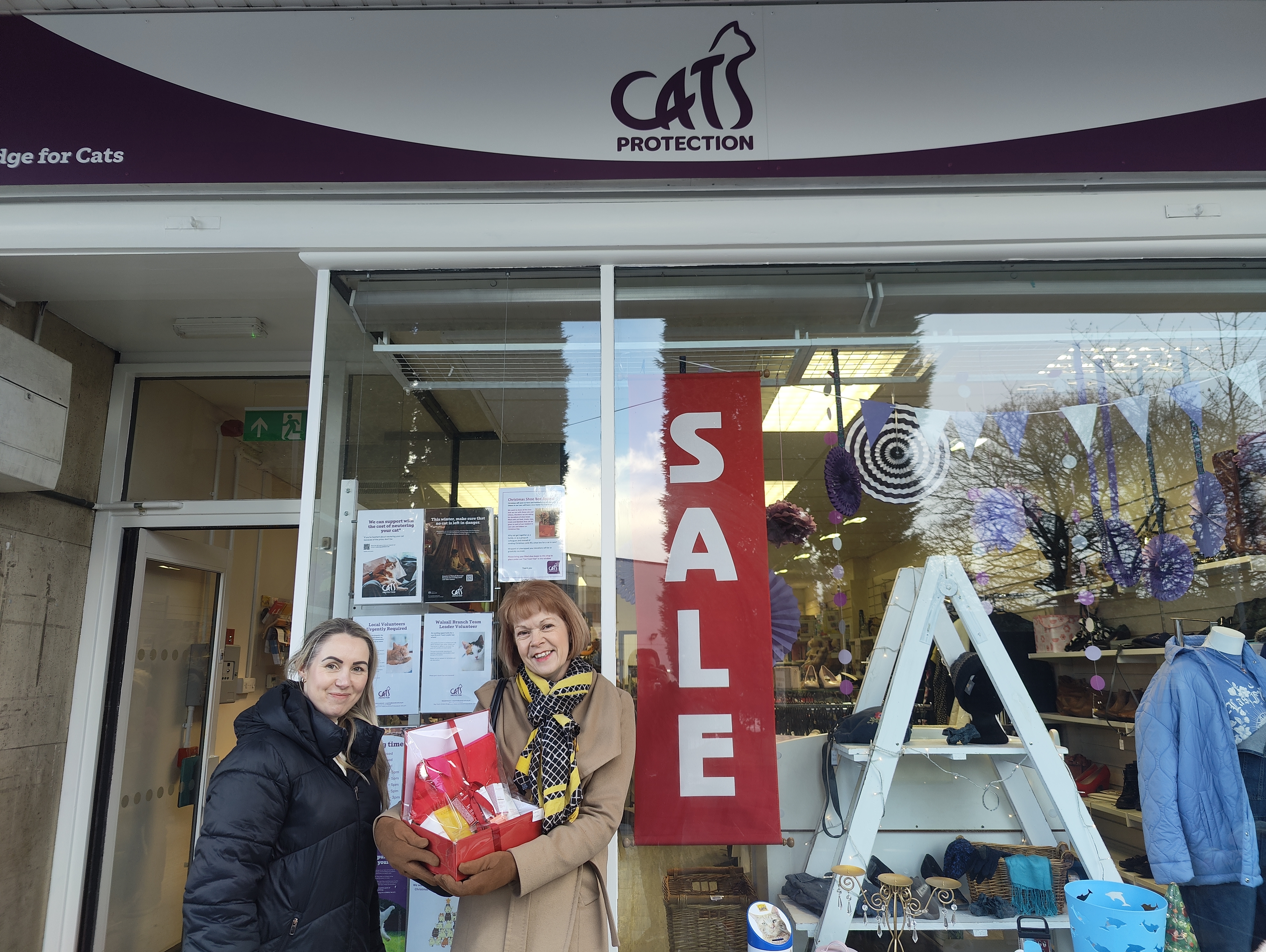 Wendy Morton MP outside the Cats Protection Shop